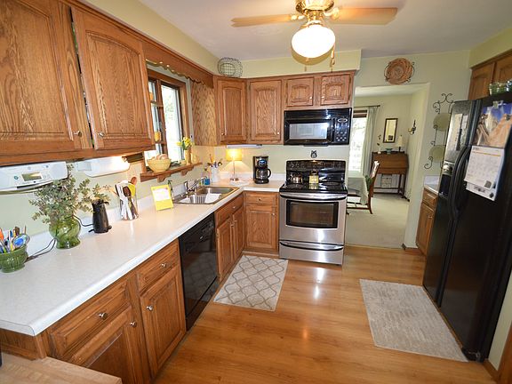 4th image of 3113 W Brookside Dr