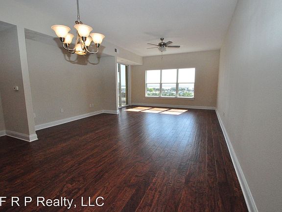 4th image of 225 W Seminole 207 Blvd