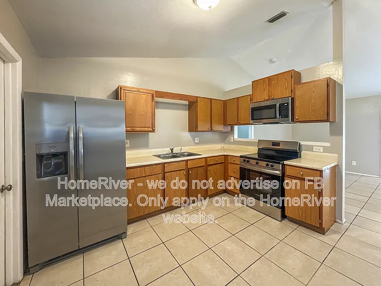 1720 SW 3rd Pl — Photo 10