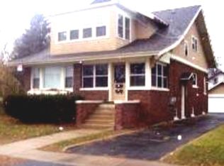 36 McHenry Ave, Crystal Lake, IL 60014