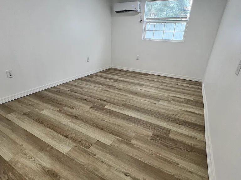 1835 Lynncrest Rd #2 — Photo 9