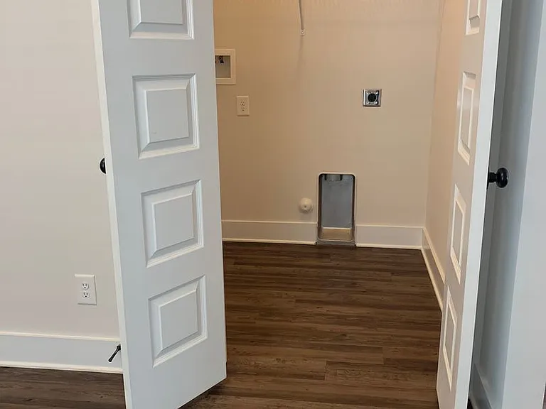 1285 Shades Ter — Photo 5