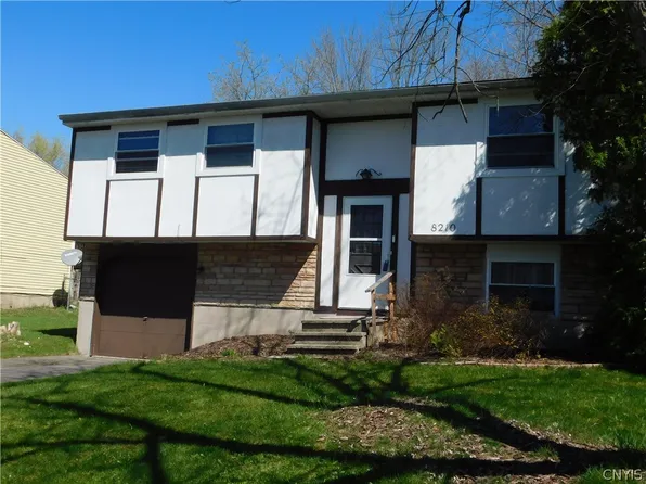 8210 Lucchesi Dr, Clay, NY 13041
