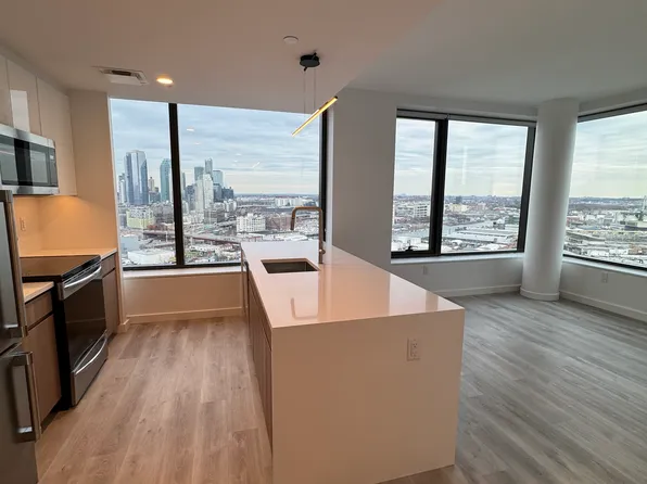 77 Commercial Street image 1 of 16