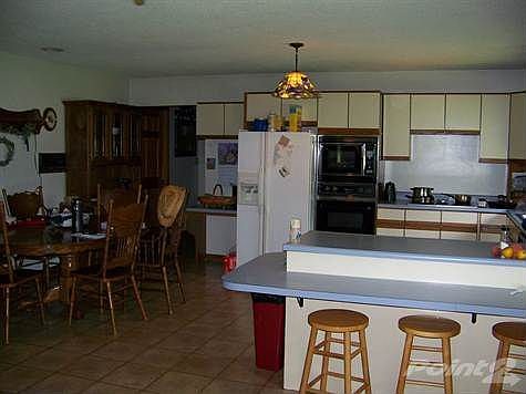 Kitchen/ Dining Room