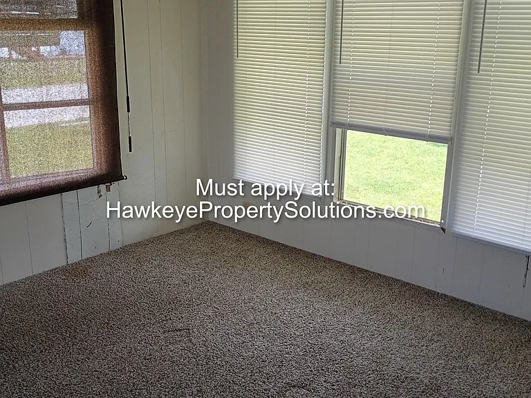 435 Lazy Lake Dr W — Photo 3