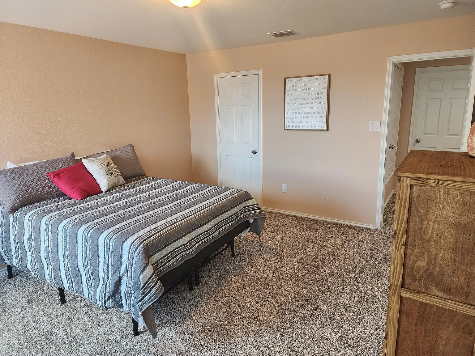 4 bed, 4.0 bath, 3950 sqft, $1,364 — Photo 1