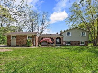 33429 Quaker Valley Rd, Farmington Hills, MI 48331