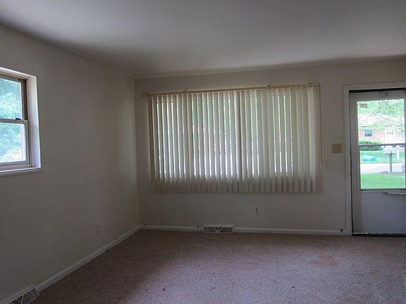 5th image of 125 W Pinewood Dr