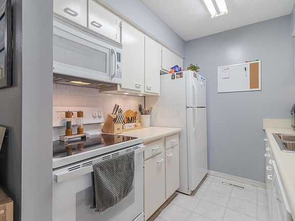 4th image of 1794 Sawgrass Dr