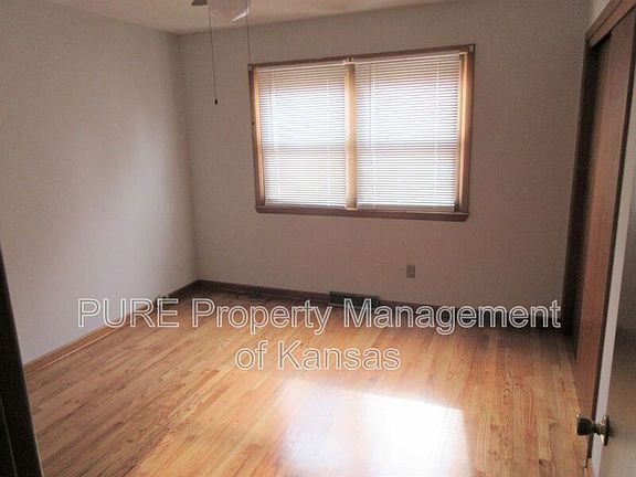 5th image of 8420 Foster St