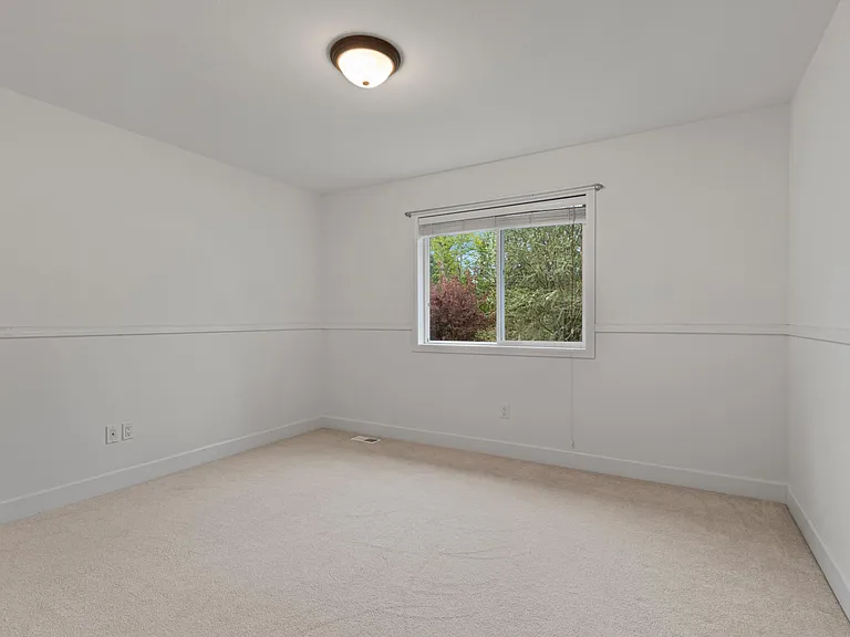 8835 237th Pl NE — Photo 32