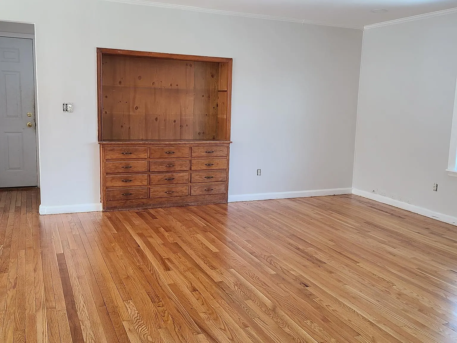 4 bed, 1700 sqft, $2,320 — Photo 3