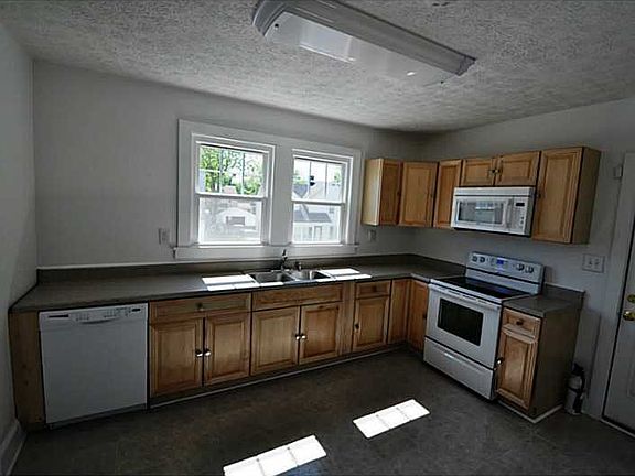 4th image of 18 Parkside Pl