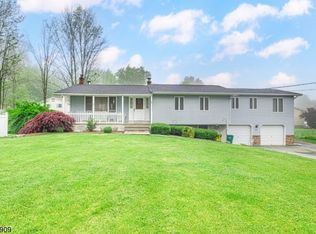 20 Vlietstra Dr, Glenwood, NJ 07418