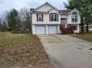 3281 Tanglebrook Dr, Shiloh, IL 62221