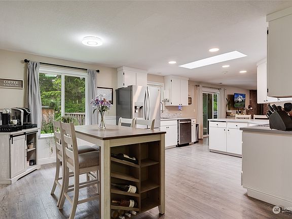 3rd image of 13808 100th Avenue NW