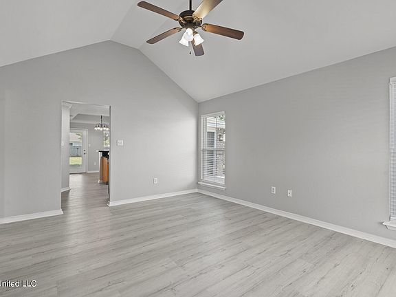 3rd image of 325 Twin Lakes Blvd