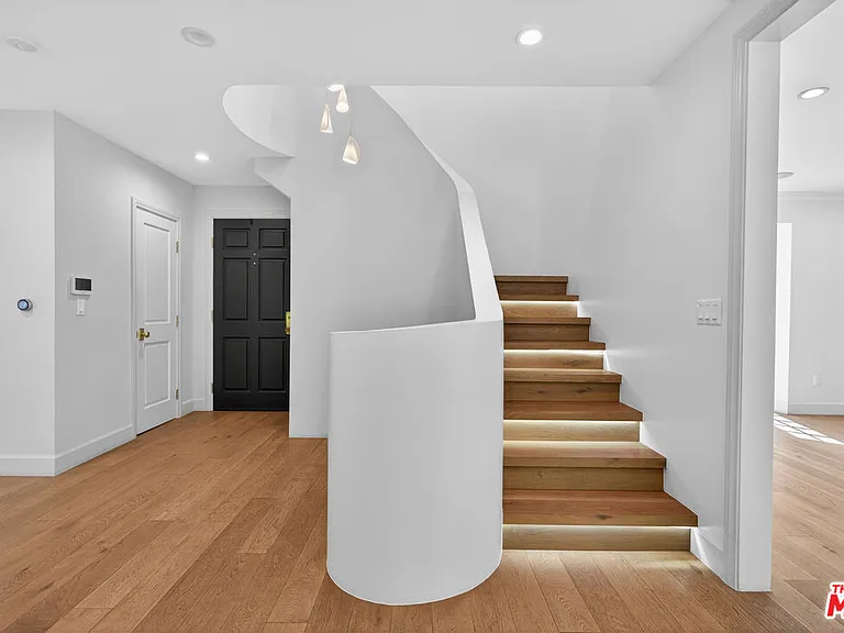 462 Warner Ave — Photo 11