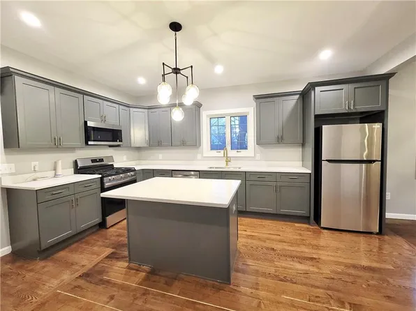 890 River Ave, Providence, RI 02908