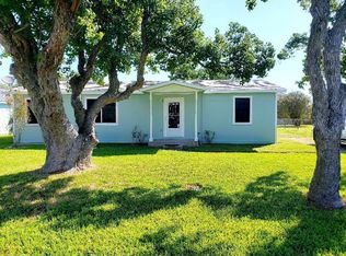 1106 N Allen St, Rockport, TX 78382