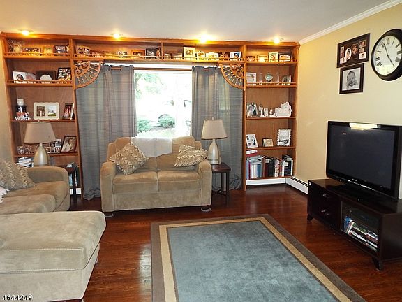 LIVING ROOM WITH BUILT-INS