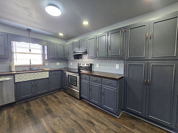 3rd image of 404 N College St