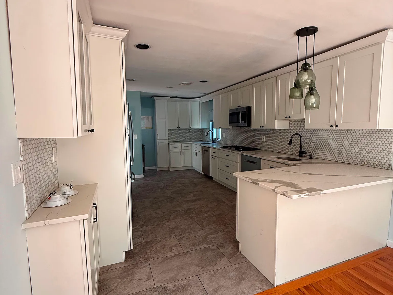 4 bed, 1800 sqft, $5,600 — Photo 3