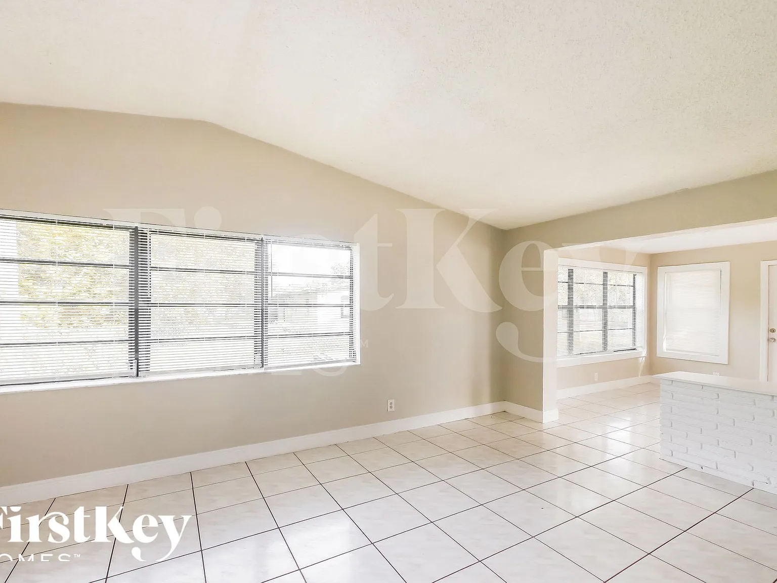 3 bed, 2.0 bath, 1358 sqft, $2,955 — Photo 3