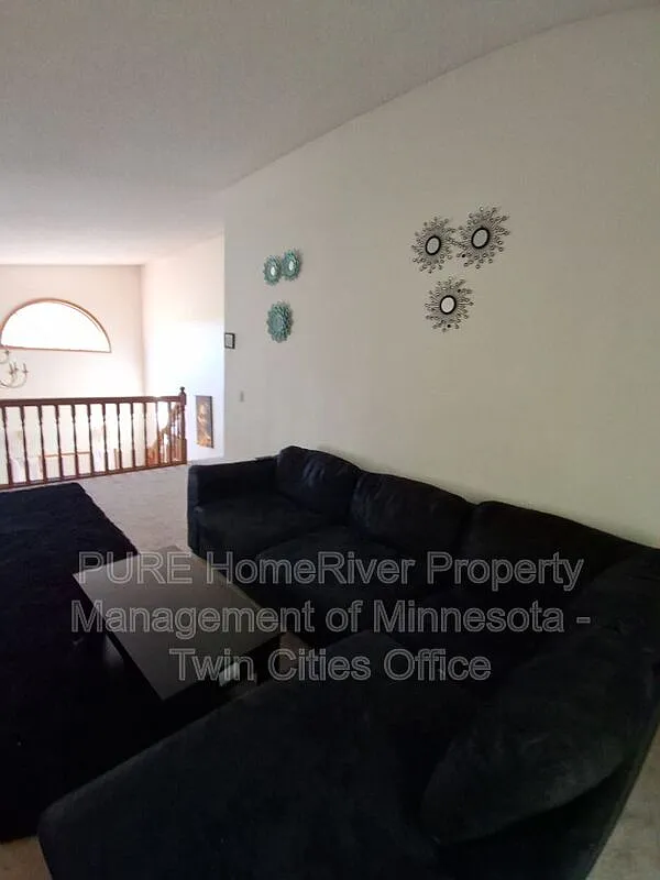 4 bed, 2.0 bath, 1774 sqft, $2,889 — Photo 3