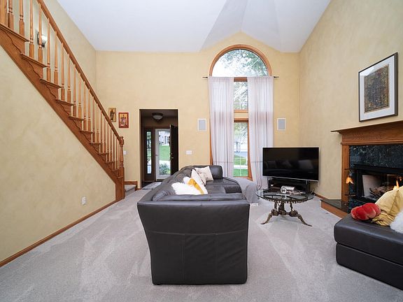 2nd image of 211 Halford Pl