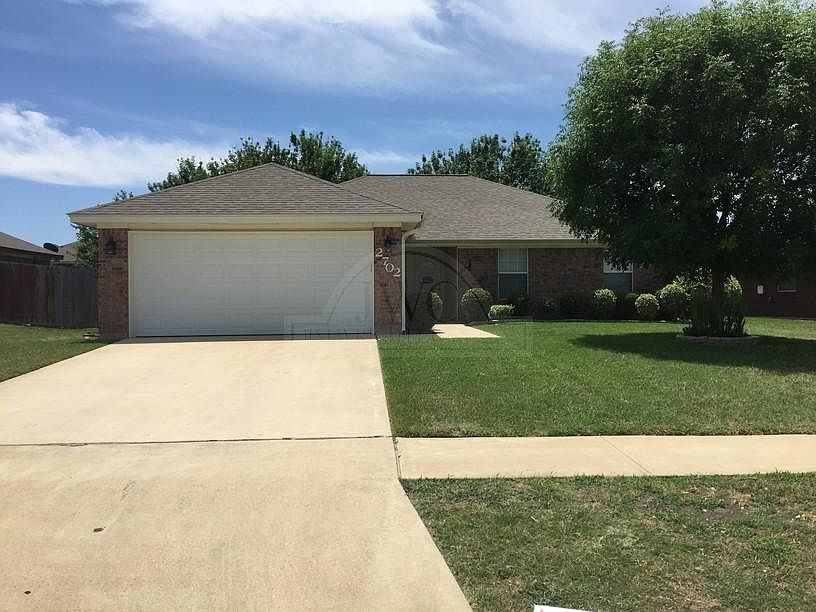 1st image of 2702 Eastwood Dr