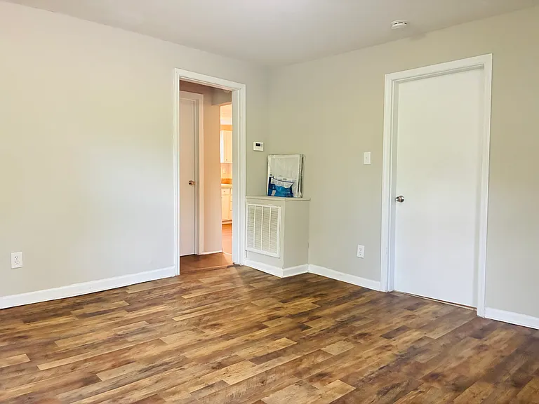 202 W Sullivan St — Photo 5