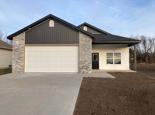 370 Town Loop, Marshfield, MO 65706