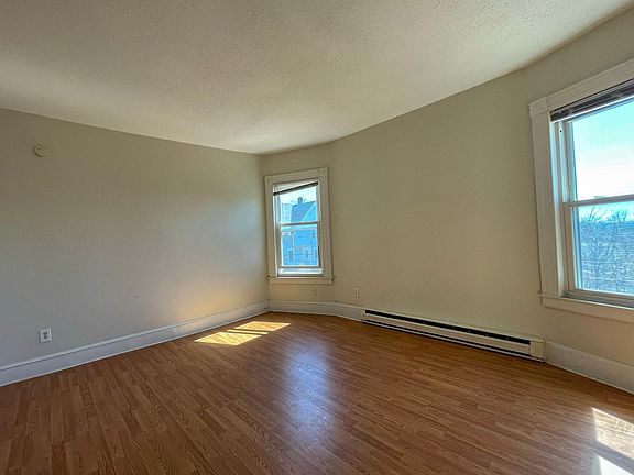 5th image of 61 Laurel St #1