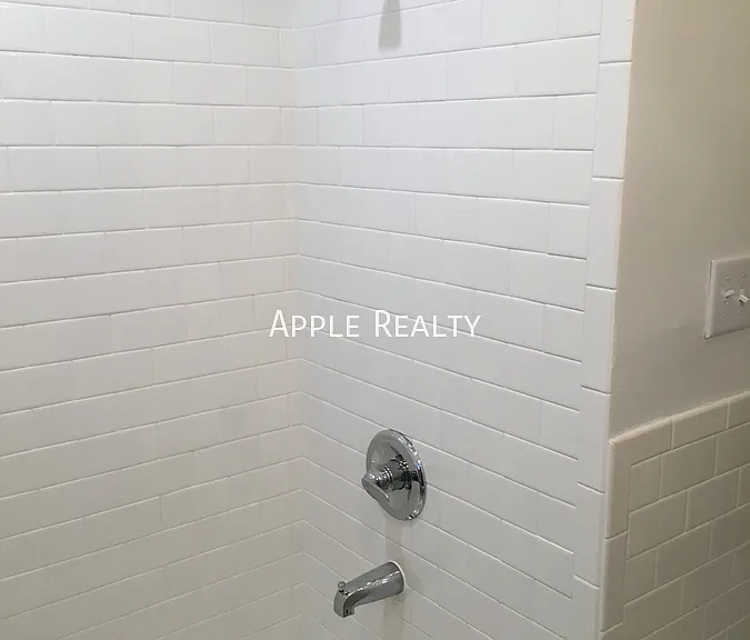 824 Green St #A — Photo 7