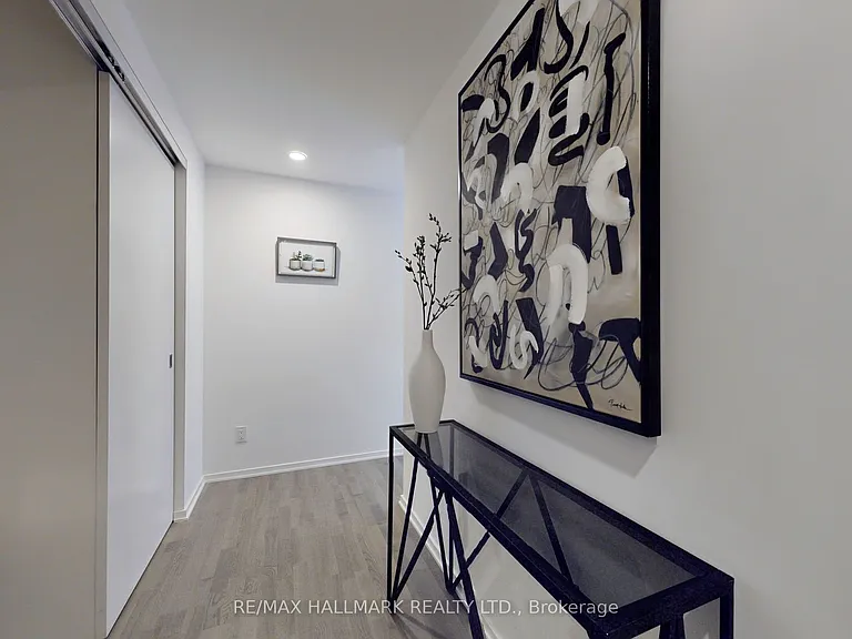 1 Bloor St E #520 — Photo 17