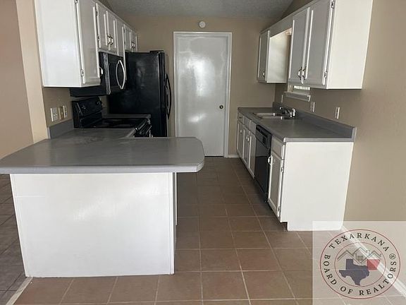 2nd image of 4212 Savannah Cir