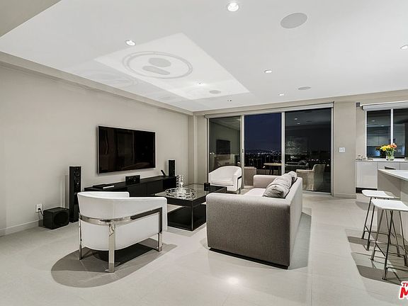 4th image of 818 N Doheny Dr APT 806
