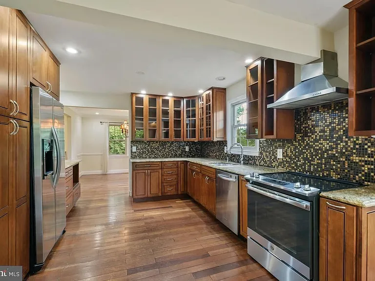 11426 Dorchester Ln — Photo 7