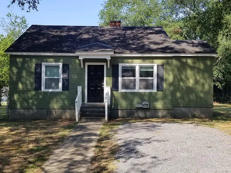 680 Shannon Cir NE — Photo 1