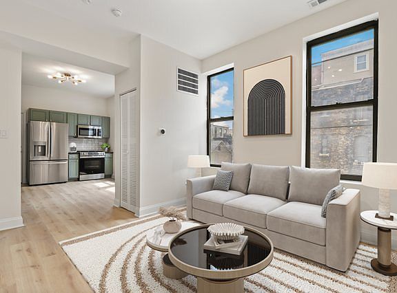 3rd image of 1449 N Ashland Ave APT 2R