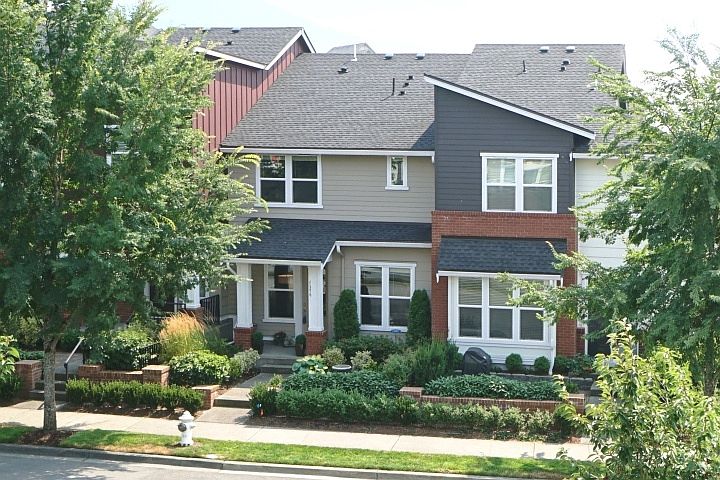 1st image of 1379 NE Park Dr