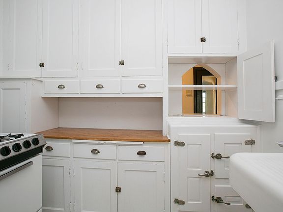 5th image of 2446 Colfax Ave S #208