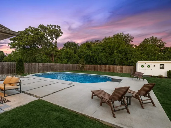 1081 Quail Hollow Dr, Bentonville, AR 72713