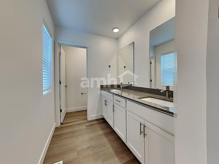 8002 Katriel Ct SW — Photo 16