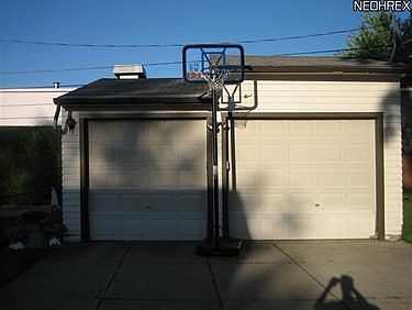 2nd image of 839 E 220th St
