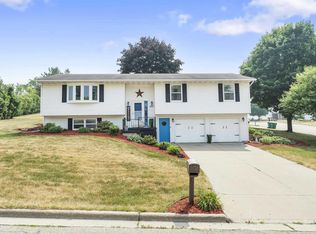 601 Spellman St, Mount Horeb, WI 53572