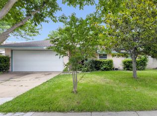 449 Meadowhill Dr, Garland, TX 75043