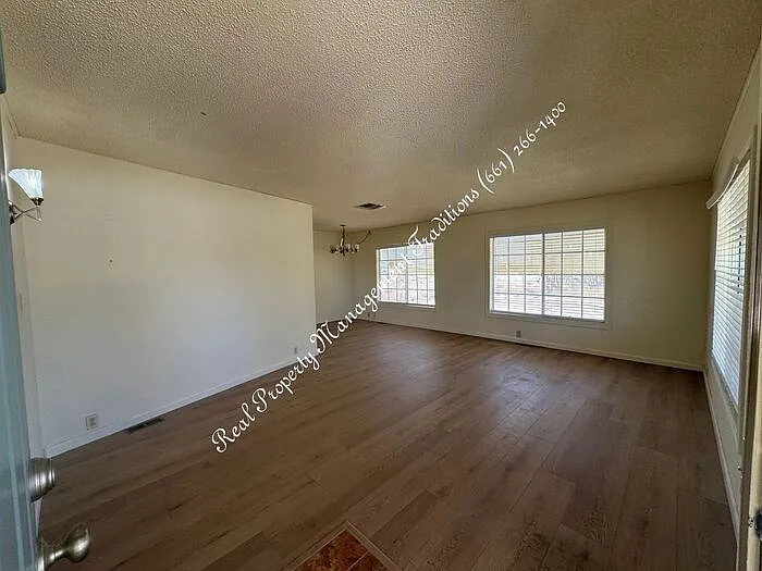 3 bed, 2.0 bath, 1440 sqft, $1,950 — Photo 2